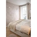 Bewertete 2-zimmer-wohnung Mit Sehr Gut Ausgestatteter Küche, Netflix Und Gemütlichem Schlafzimmer In Apartment *