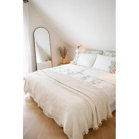 Bewertete 2-zimmer-wohnung Mit Sehr Gut Ausgestatteter Kueche, Netflix Und Gemuetlichem Schlafzimmer In Apartment *