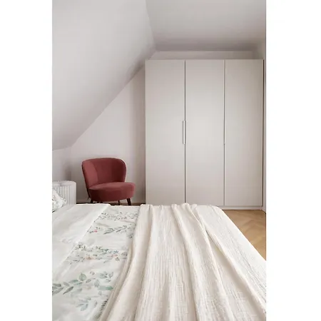 Bewertete 2-zimmer-wohnung Mit Sehr Gut Ausgestatteter Kueche, Netflix Und Gemuetlichem Schlafzimmer In דירה הילדסהיים