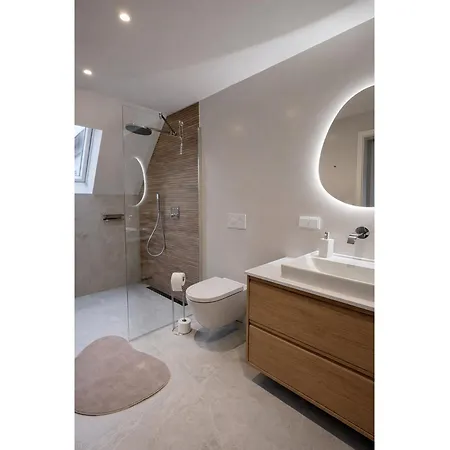 Апартаменты Stilvolle 2-zimmer-wohnung In - Hochwertige Ausstattung & Gute Anbindung