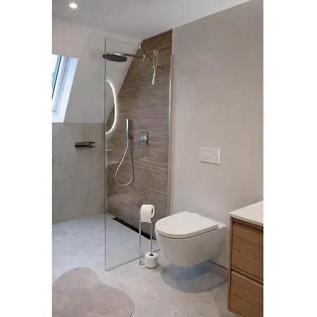 Bewertete 2-zimmer-wohnung Mit Sehr Gut Ausgestatteter Kueche, Netflix Und Gemuetlichem Schlafzimmer In הילדסהיים