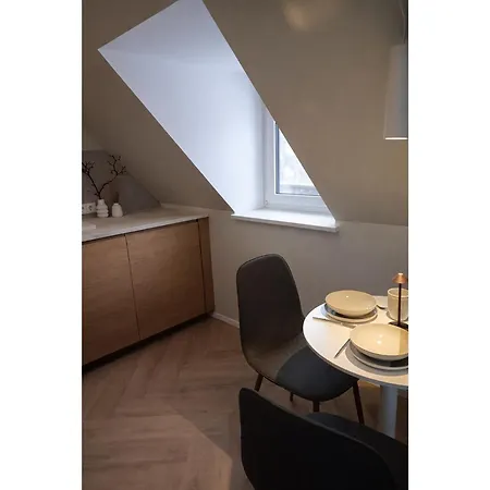 Bewertete 2-zimmer-wohnung Mit Sehr Gut Ausgestatteter Kueche, Netflix Und Gemuetlichem Schlafzimmer In דירה *