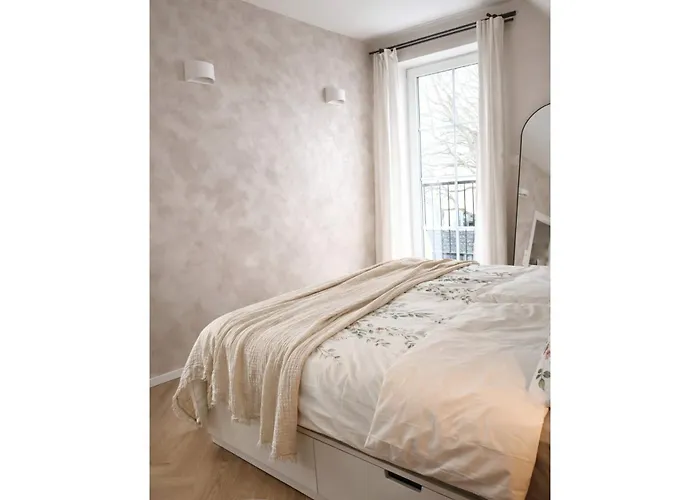 Stilvolle 2-zimmer-wohnung In - Hochwertige Ausstattung & Gute Anbindung Апартаменты *